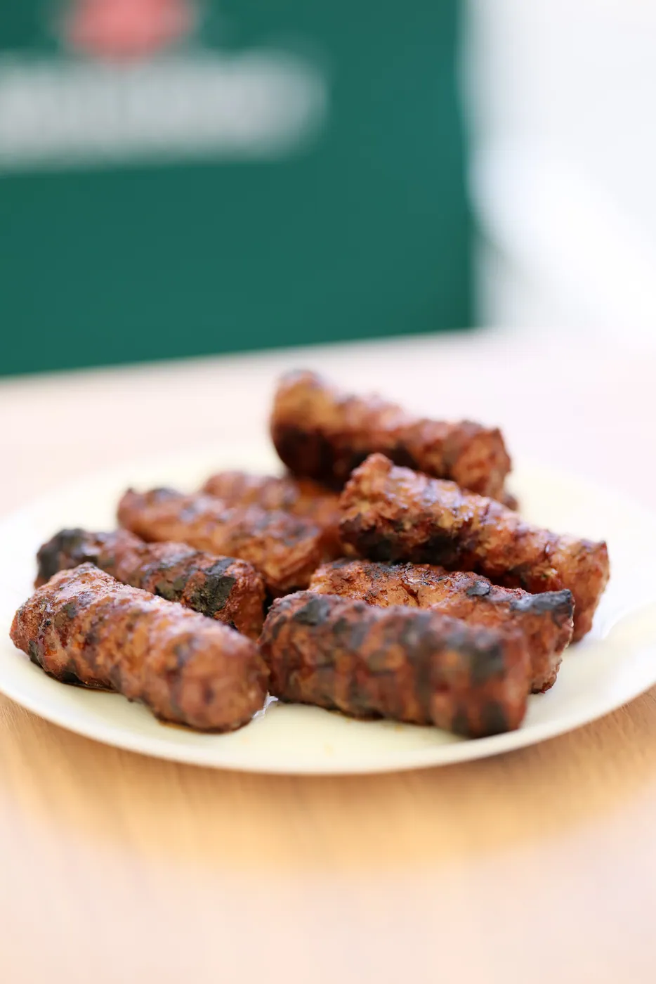 Porție de mici, gata de servit